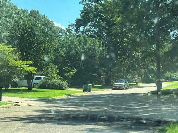 Exterior Neighborhood (street photo)