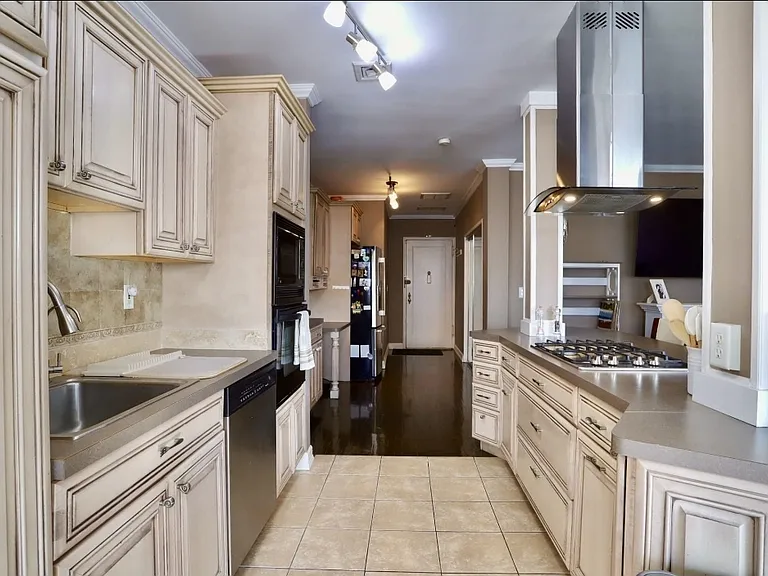 2520 Kennedy Blvd — Photo 3