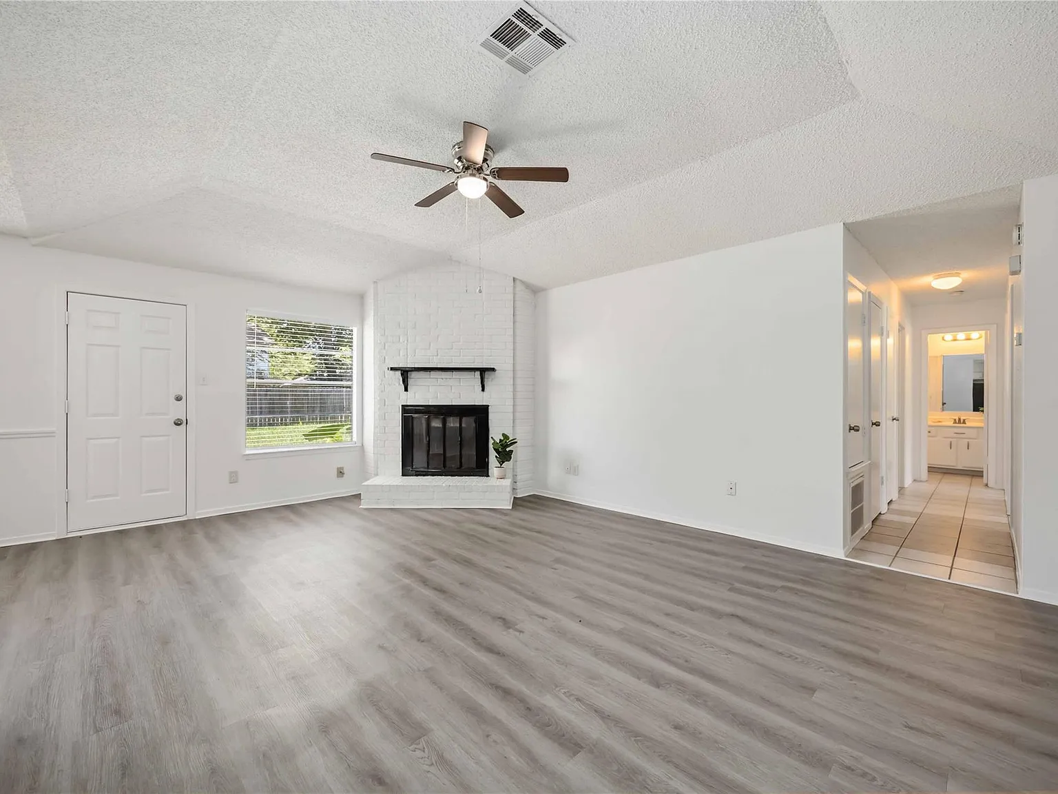 3 bed, 2.0 bath, 1168 sqft, $1,750 — Photo 2