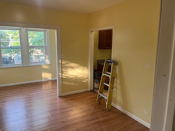 2nd image of 109 Liverpool St #2