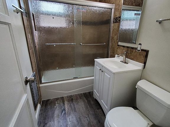 4th image of 933 N Inglewood Ave APT 5