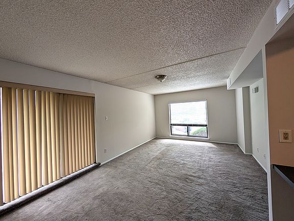 4th image of 822A Putnam Blvd #A