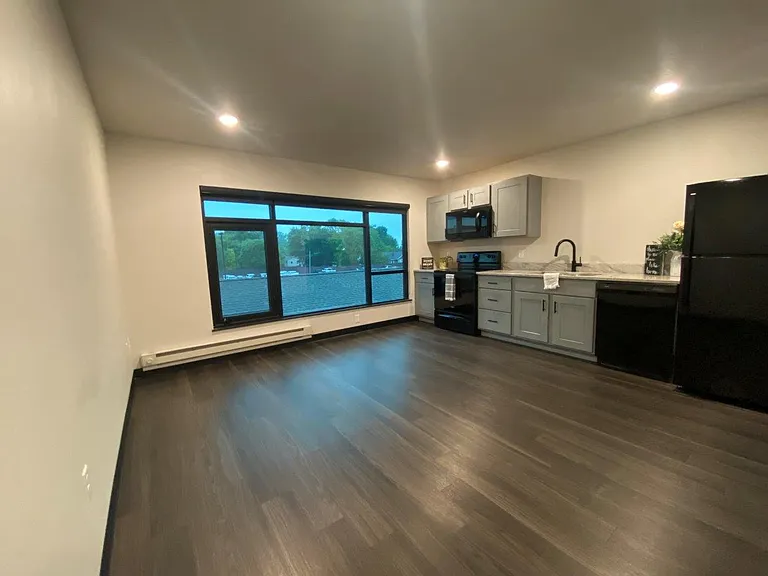 502 Main Apartments — Photo 17