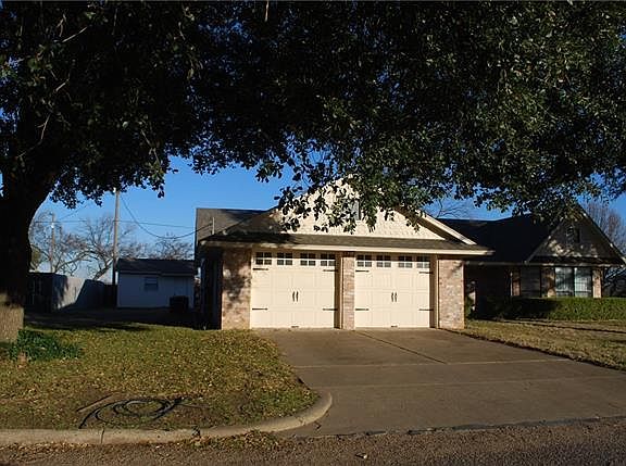 3rd image of 107 Garland Dr