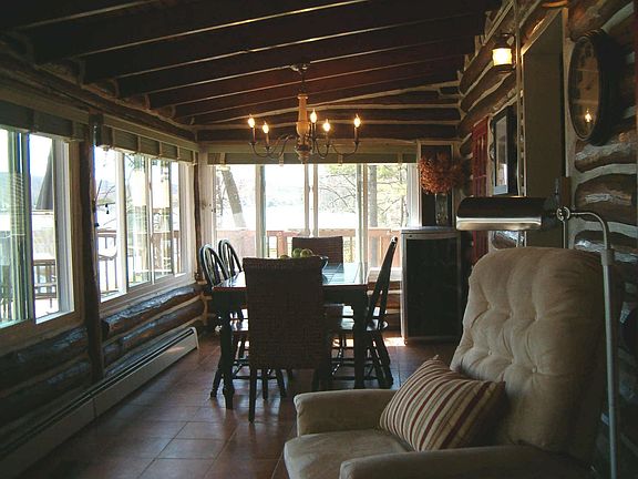 Entertainment size Dining Area