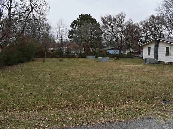 3rd image of 840 Huie Ave