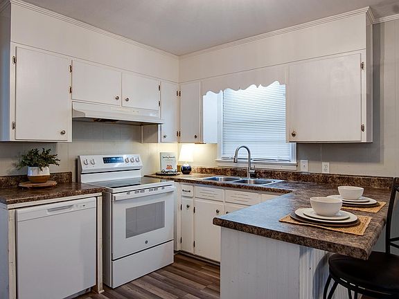 5th image of 901 3rd Ave NW