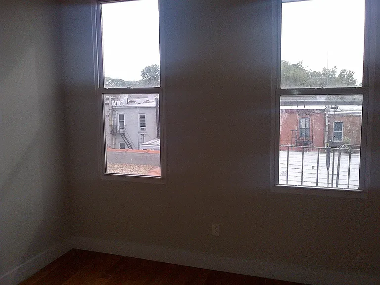 200 28th St #2R — Photo 12