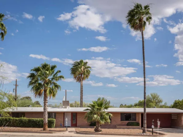 8832 E Harborage Dr, Tucson, AZ 85710