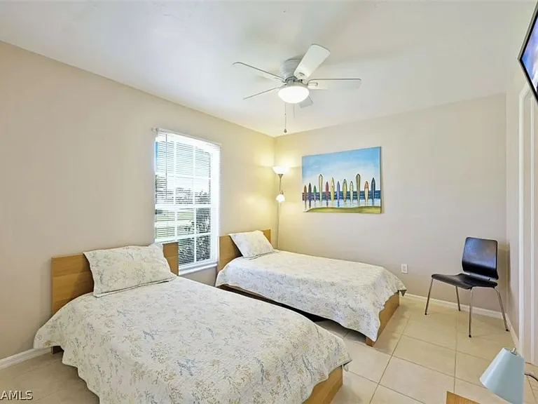 4022 SW 12th Pl — Photo 10