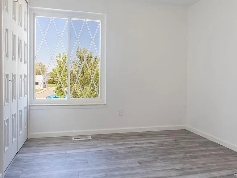 8724 Common Rd — Photo 15