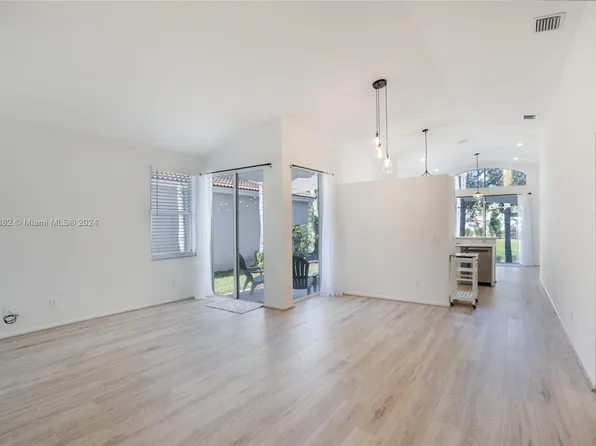 4957 SW 153rd Ave, Davie, FL 33331