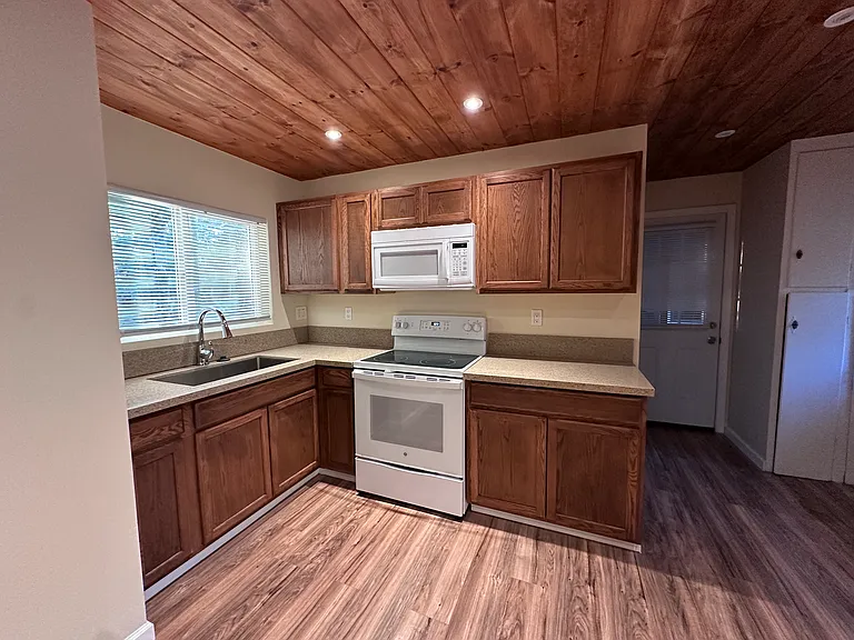 26785 Cedar St #A — Photo 10