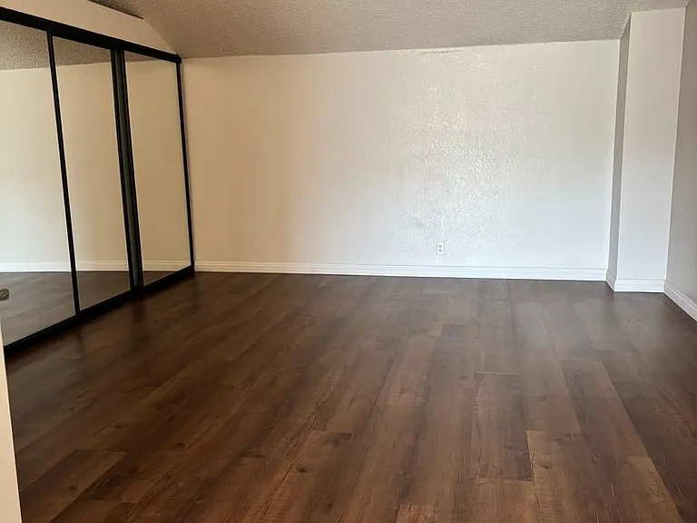 Spacious 1-Bed Apartments in Gated Tujunga Community — Photo 24