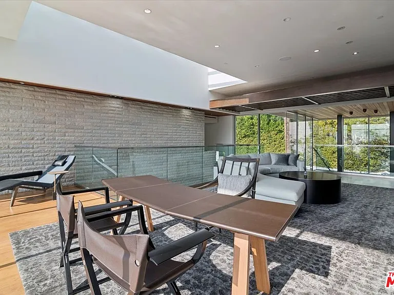 1232 Sunset Plaza Dr — Photo 23