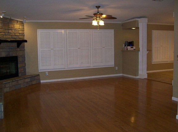 5th image of 1401 E Avenue B