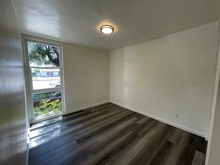 6535 Fulton Ave — Photo 15