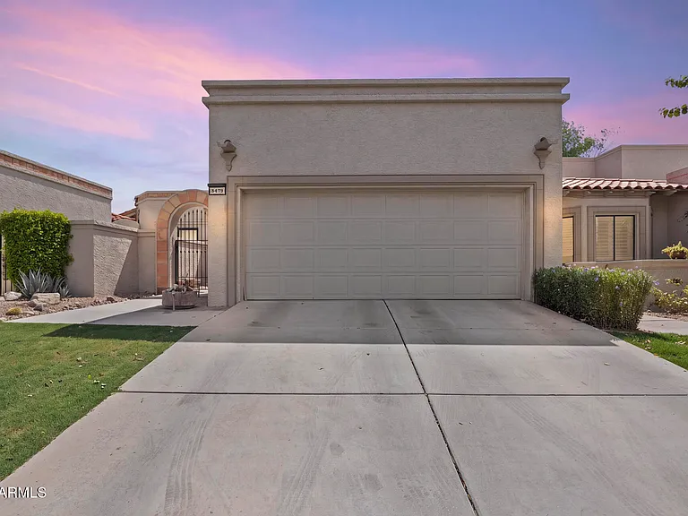 8479 N 84th Pl — Photo 1