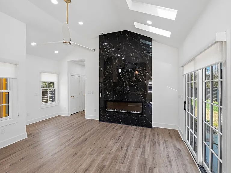 1840 Merriman Ave — Photo 15
