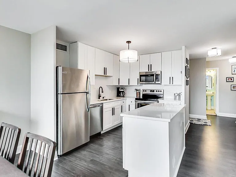 5701 N Sheridan Rd #4A — Photo 8