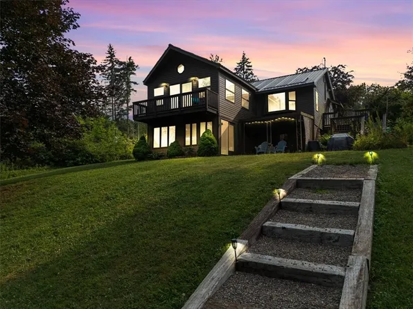 7690 Cardinal Rd, Wolcott, NY 14590