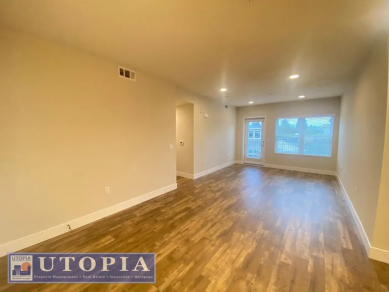 716 Darwin St #304 — Photo 15