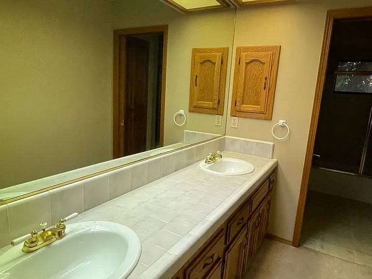 605 E Babcock Ave — Photo 24