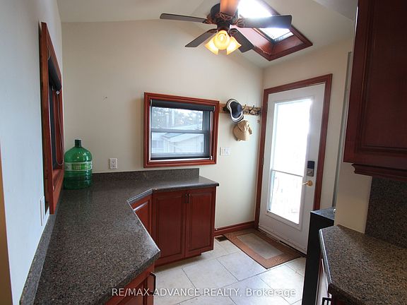 4th image of 77 Rockview Rd