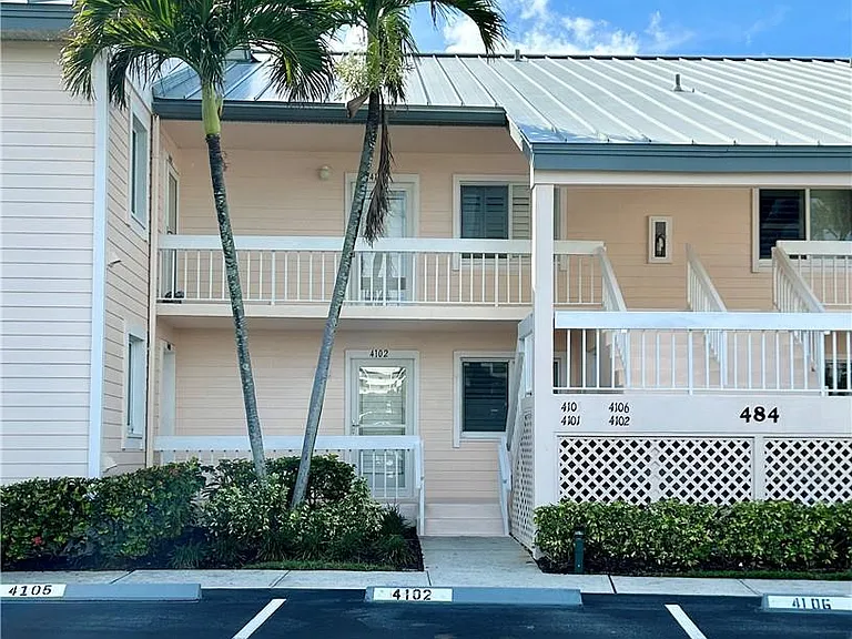 484 NE Plantation Rd #4102 — Photo 32