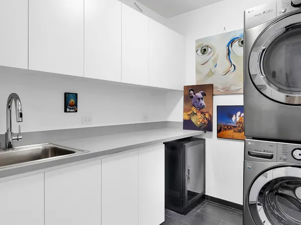 21 East 12th Street image 15 of 16