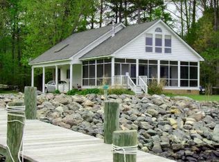 1377 Kent Point Rd, Kilmarnock, VA 22482