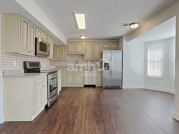 3rd image of 7125 Ghiradelli Rd