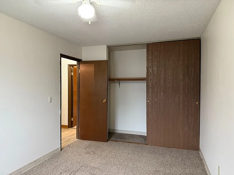 Crestwood Apartments — Photo 11
