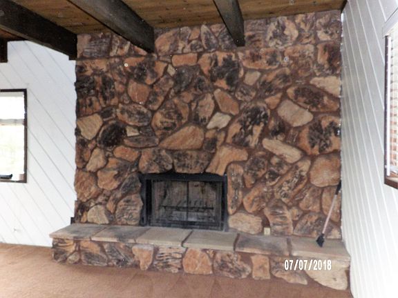 LIVING ROOM FIREPLACE FOR COLD WINTER NIGHTS
