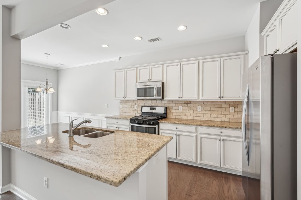 Maple Park Pl-017.jpg