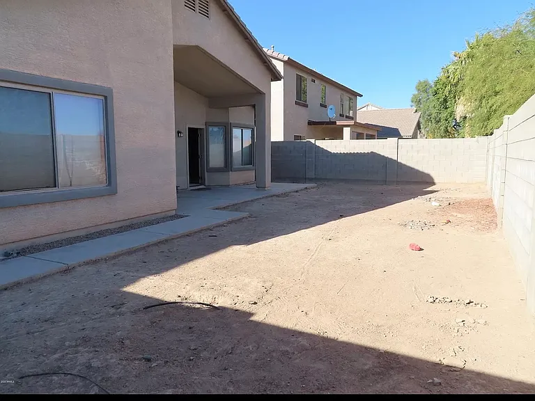 2221 S 112th Ave — Photo 18