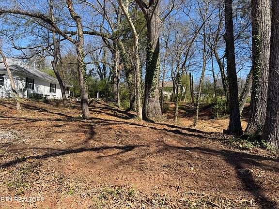 4th image of 210 Chatuga Way