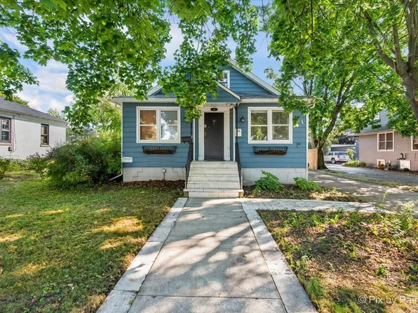 323 W Main St, Barrington, IL 60010