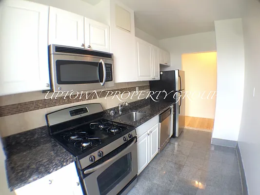 Rented by Uptown Property Group | media 25