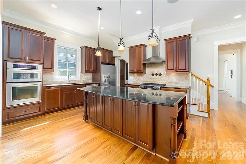 4 bed, 3.5 bath, $3,900 — Photo 3