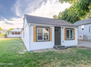 109 E Yakima Ave, Moxee, WA 98936