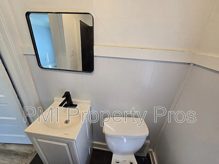 2509A N Buffum St — Photo 8