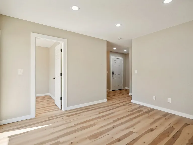 Sandy Terrace Apartments — Photo 70