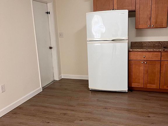 4th image of 534 Roosevelt Ave #1
