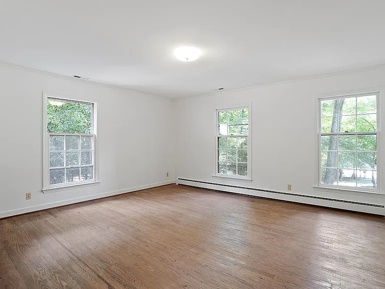 Upstairs Bedroom (1 of 3)