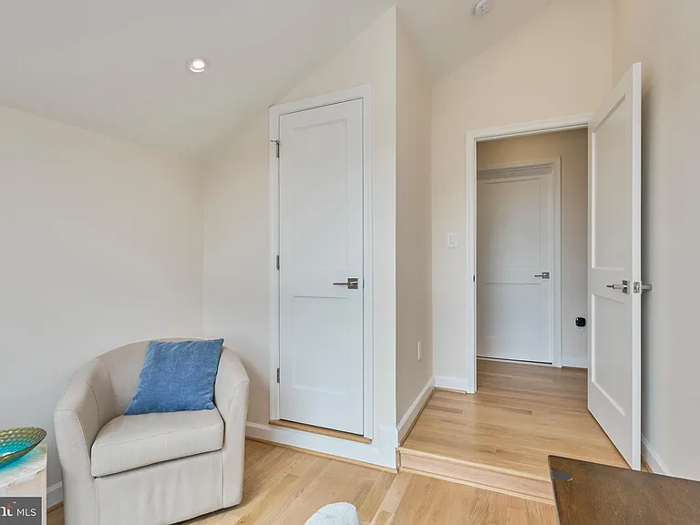 6615 Anthony Crest Sq — Photo 34