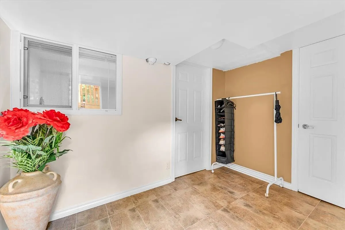 2 bed, 900 sqft, $2,500 — Photo 2