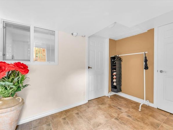 2 bedroom rental in Vancouver — photo 3