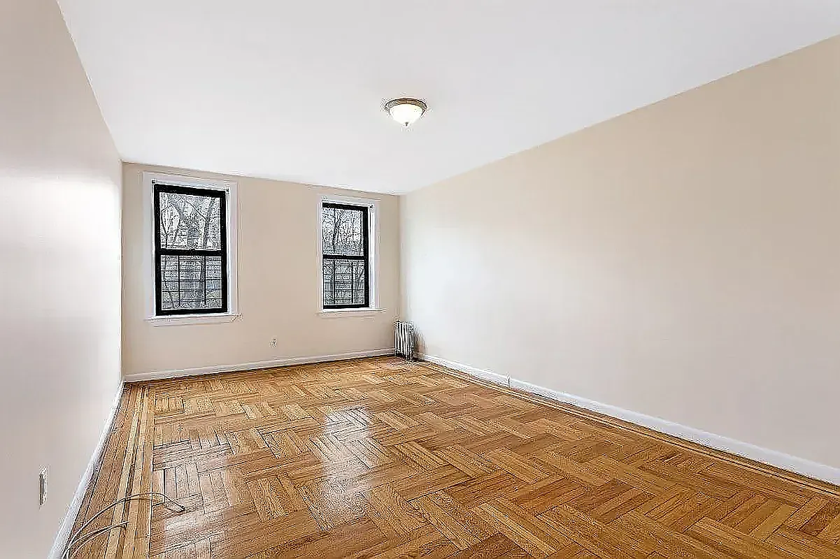 1326 Riverside Drive — Photo 3
