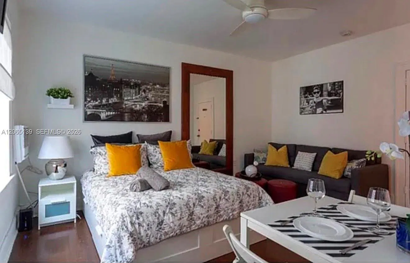 Monterrey Condo — Photo 1